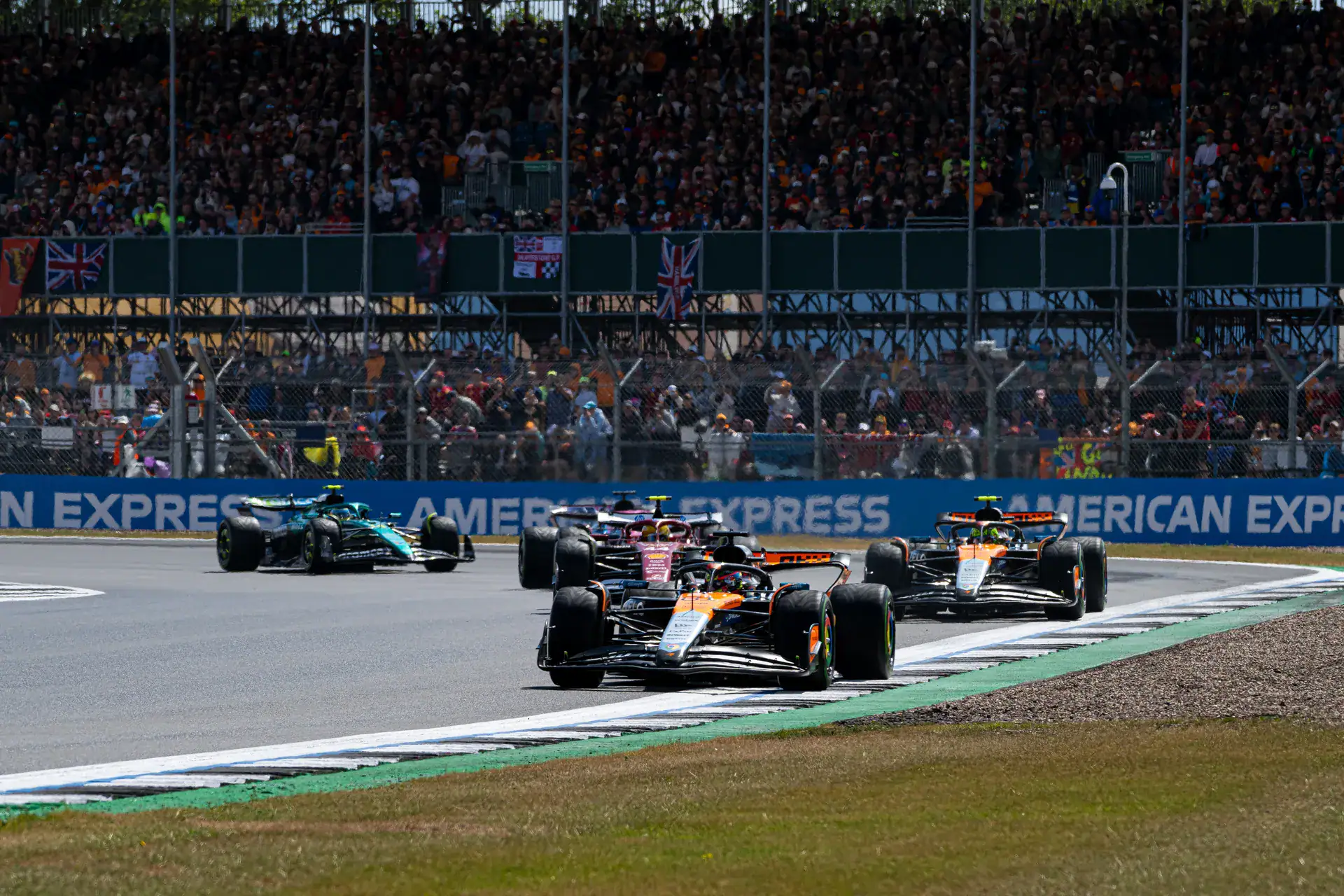 F1<sup>®</sup> Experiences Podium | Hamilton Straight A </br> Formule 1 Groot Brittannië 2026